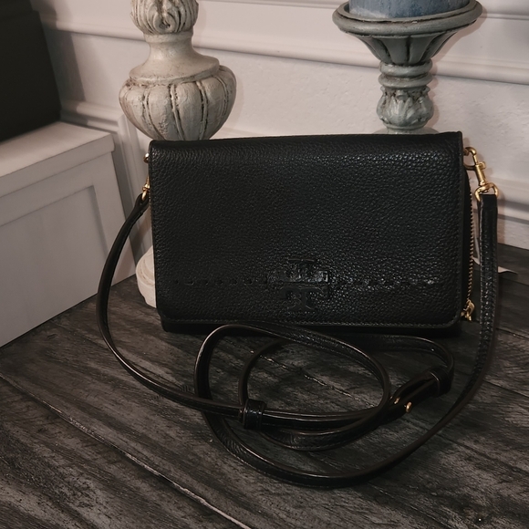 Tory Burch Handbags - Tory Burch crossbody wallet